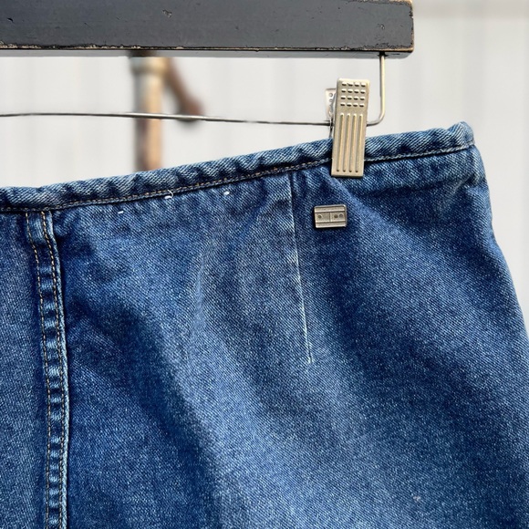 Vintage Tommy Hilfiger Denim Shorts - Picture 4 of 5